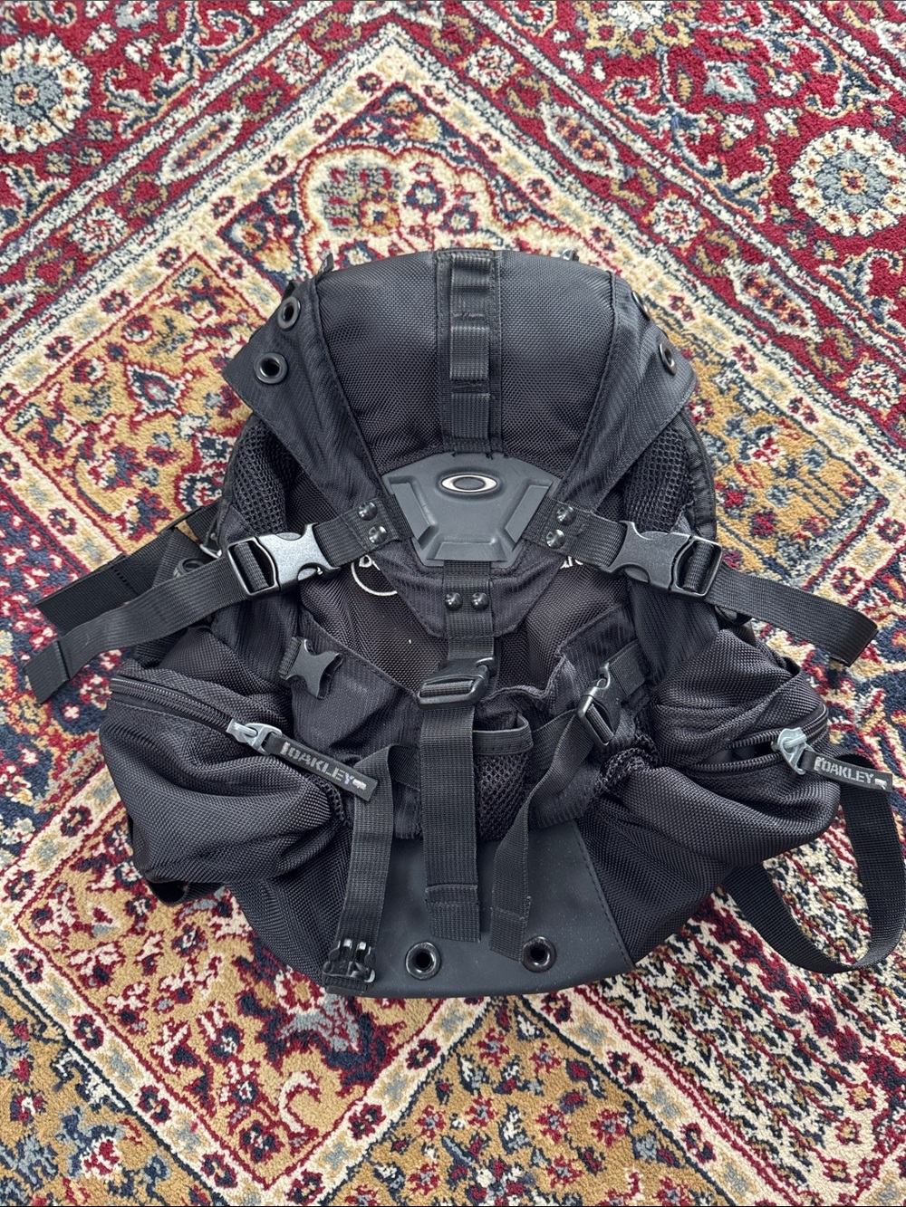 Oakley Black Utility Backpack with Buckle Straps Mini RARE - Picture 2 of 16